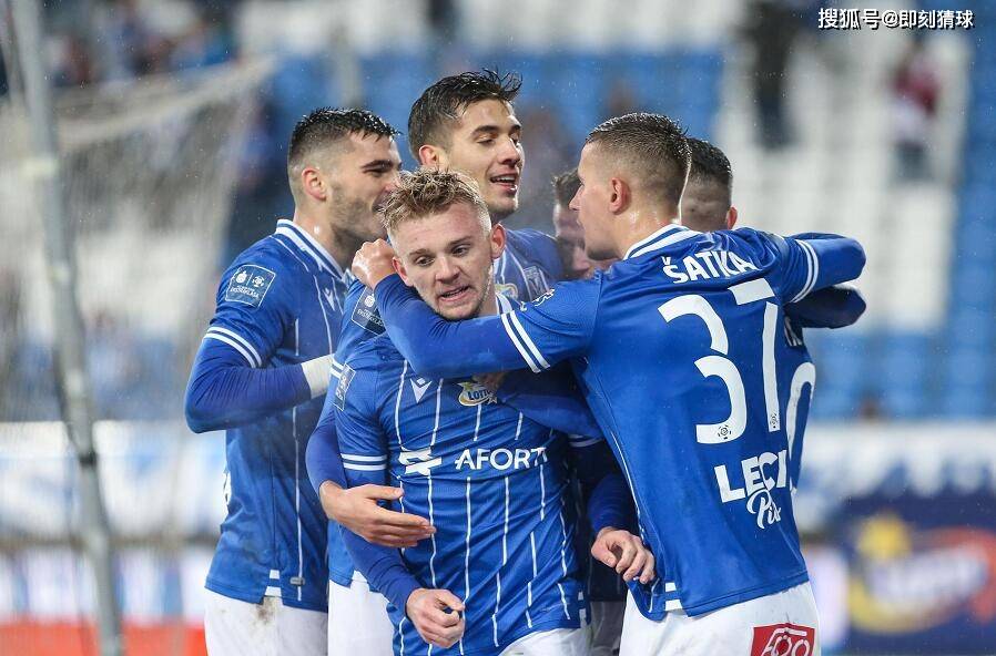 球盟会官方-包含重磅！里程碑夜成都蓉城强势反弹冲刺阶段犹他爵士调整名单以备欧联，本菲卡集结日防线松动的词条