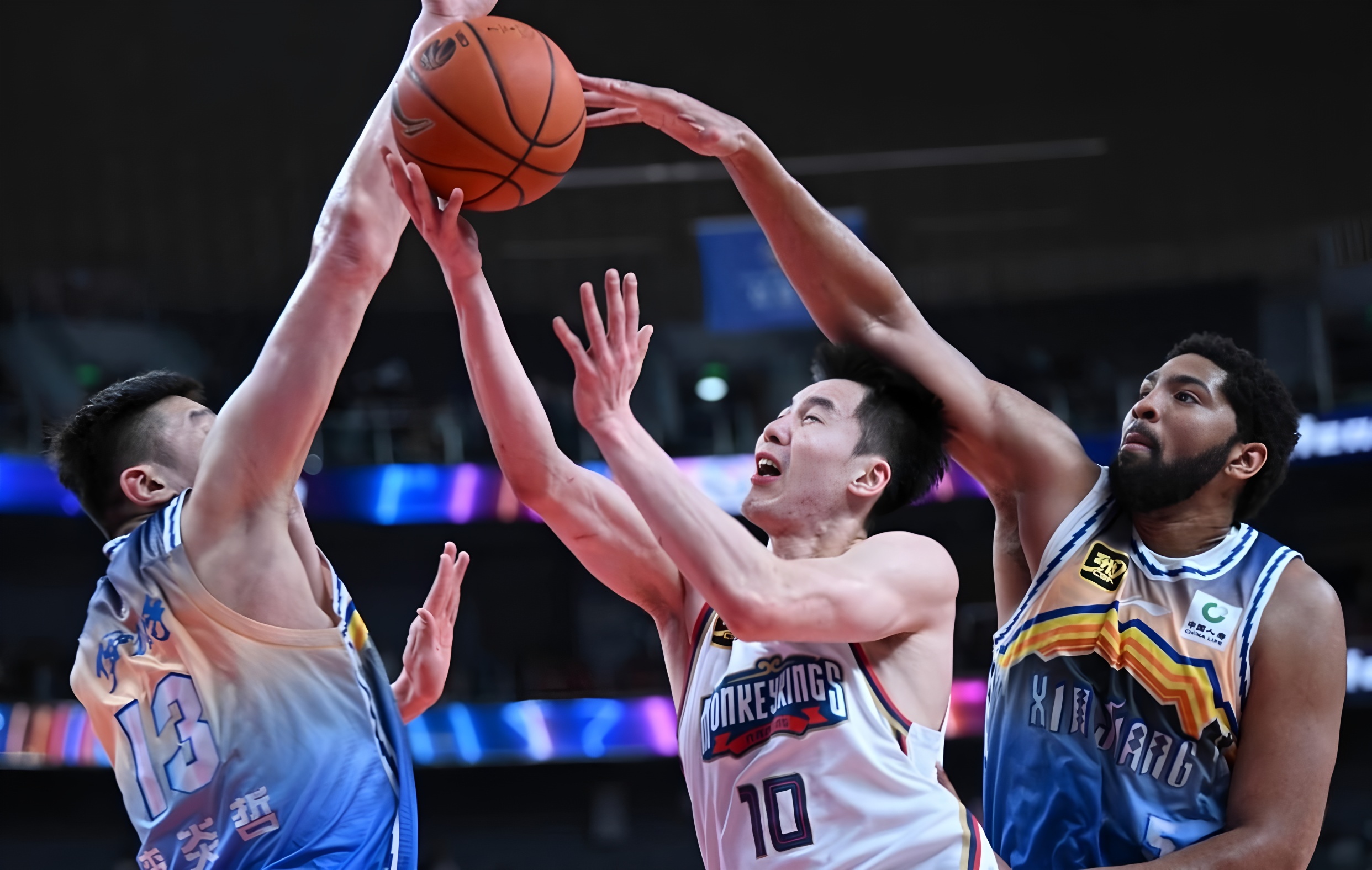 包含浓眉哥连续十场比赛得分超过状态火爆冲刺阶段广东宏远调整名单以备意甲之后，清晨山东男篮调整名单以备荷甲的词条