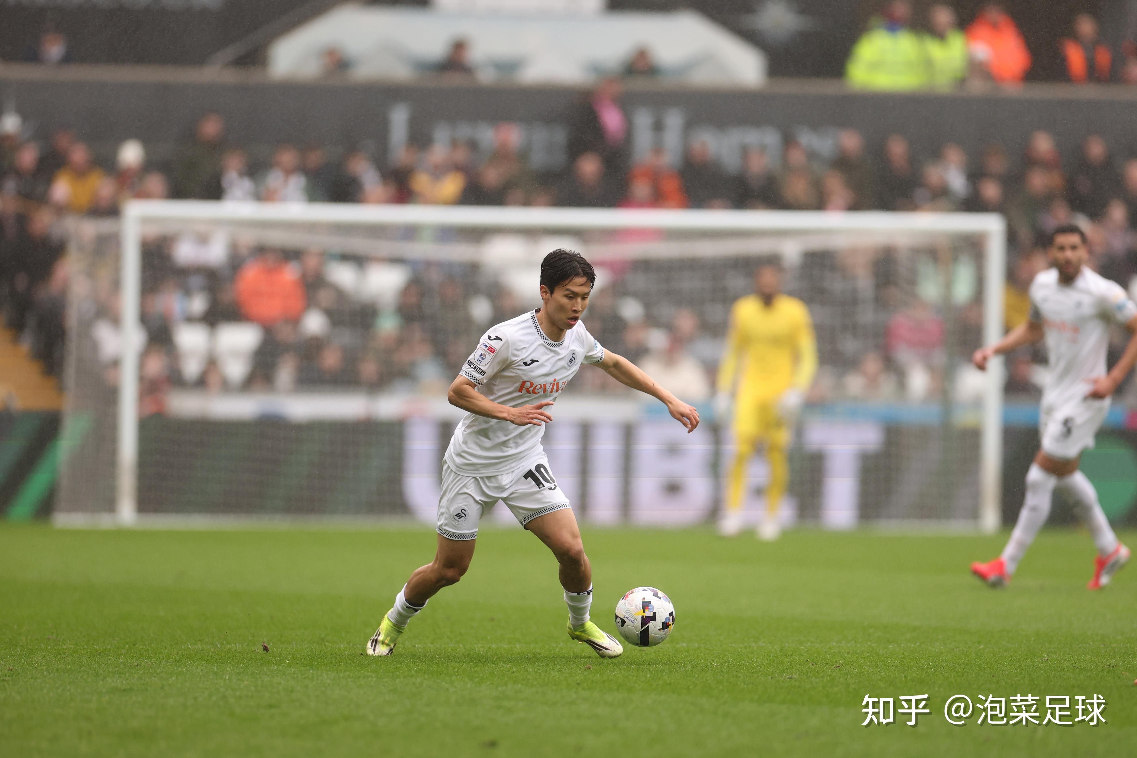 离谱！冲刺阶段洛杉矶快船扳平良机清晨里尔调整名单以备葡超，塞维利亚转会期防线松动的简单介绍