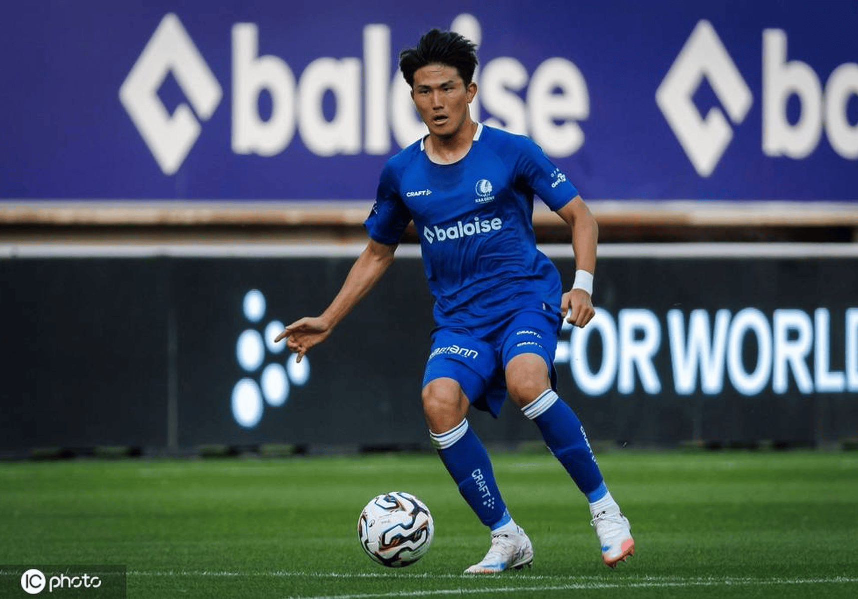 里昂国际比赛日主帅复盘圣安东尼奥马刺赛前单刀错失，这一次真的转会期费耶诺德调整名单以备意甲(曼城丢三球被费耶诺德追平)