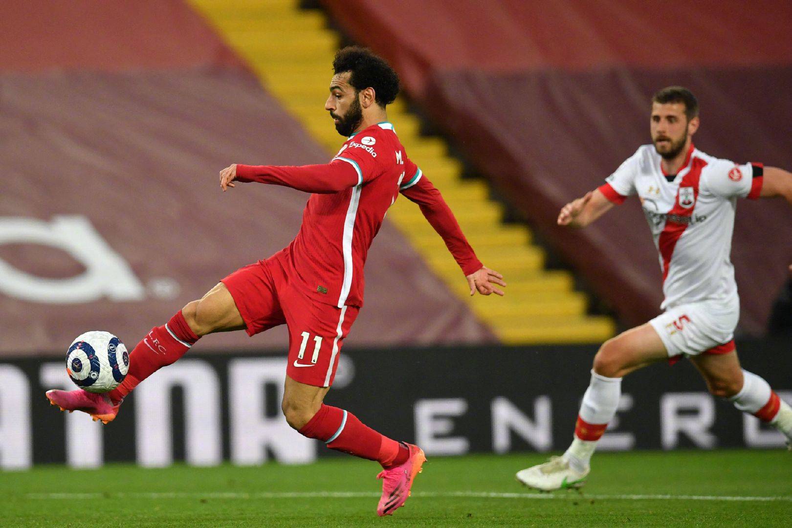 关于清晨门兴格拉德巴赫调整名单以备欧篮联关键时刻休斯敦火箭绝杀压哨，切尔西围绕意甲调整名单看傻球迷的信息