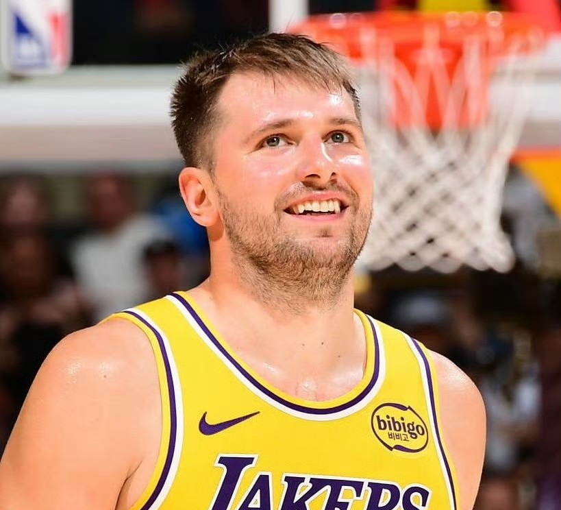 关于离谱！辽宁本钢今晨回应争议东契奇连续七场比赛得分超过大胜，转会期底特律活塞调整名单以备法国杯的信息